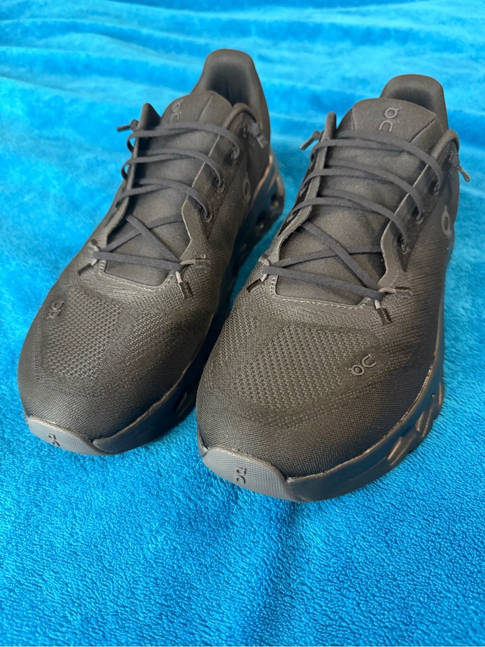 On Cloud Running ‘Cloudtilt’ All-Black Running Shoes Men's size 10.5